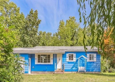 Photo of 95 Kimberly Anne Drive, Rochester, NY 14606 (MLS # S1648349)