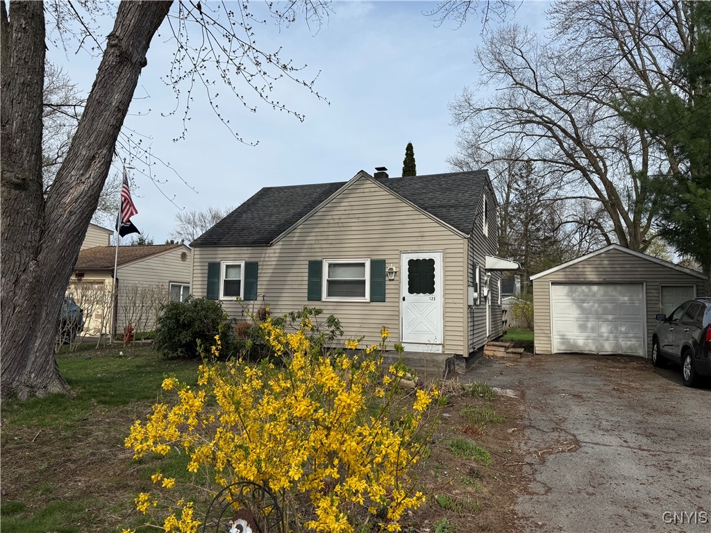 125 Maple Manor Drive Dr, Clay, New York image 1