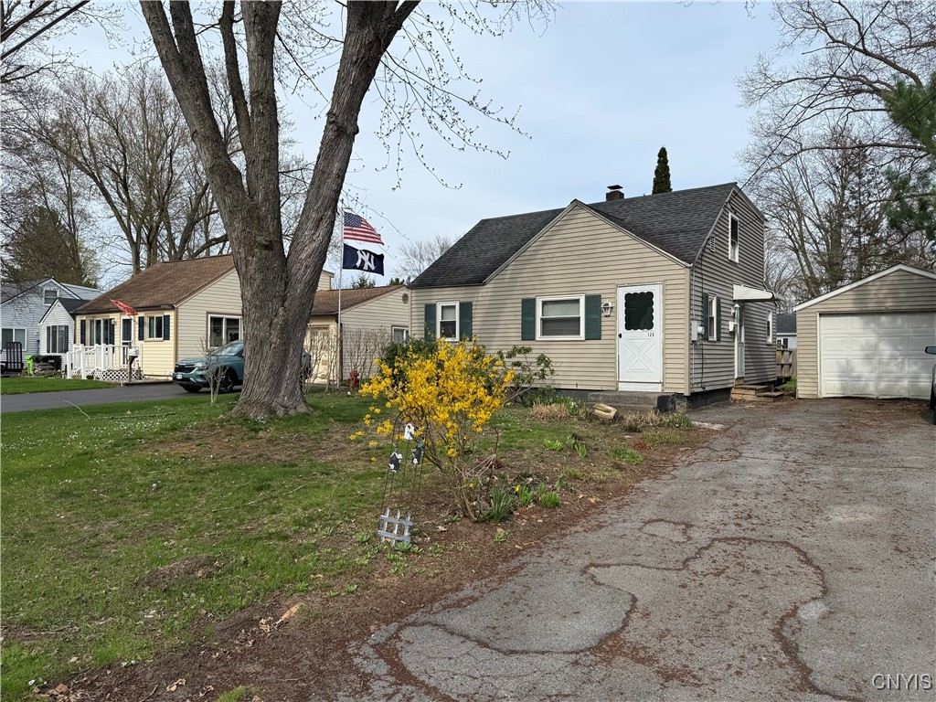 125 Maple Manor Drive Dr, Clay, New York image 2