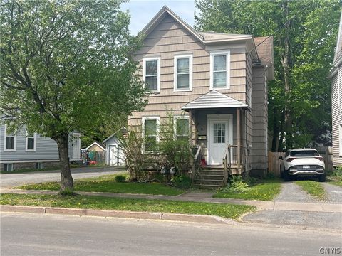 Photo of 512 Elizabeth Street, Oneida, NY 13421 (MLS # S1679031)