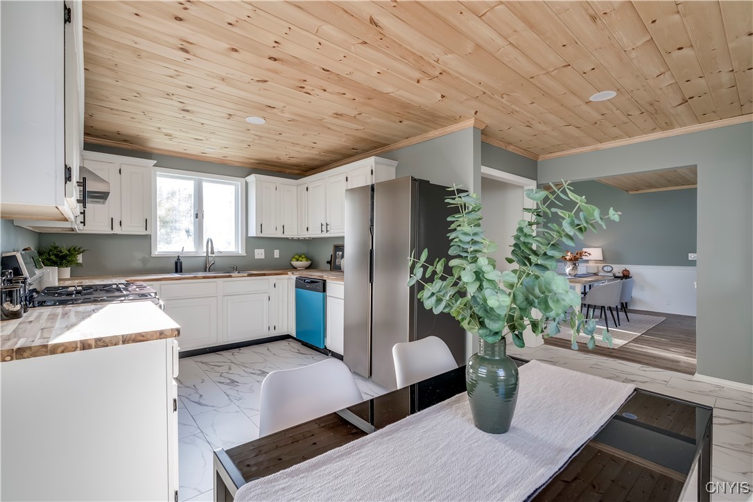 1005 Superior Street