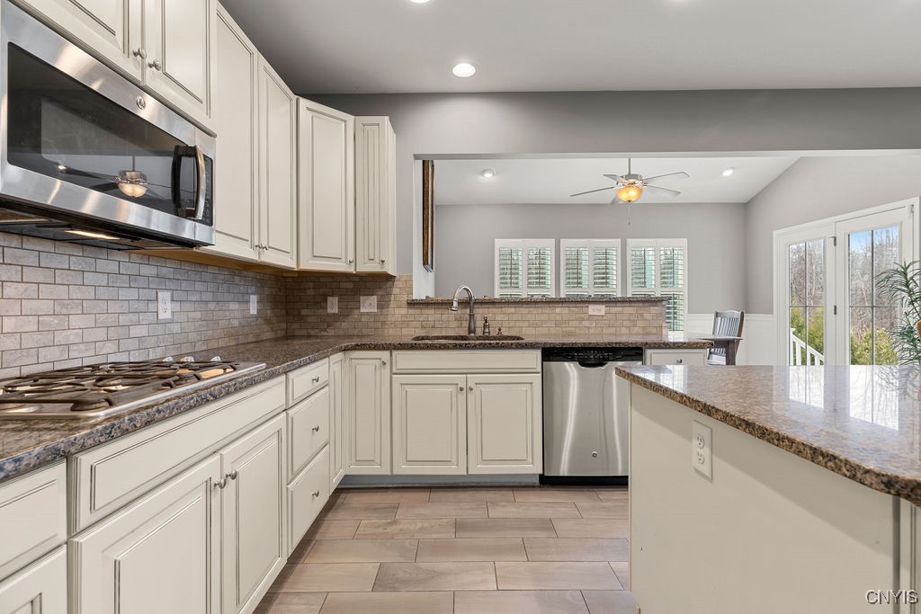 8490 Melo Circle, Clay, New York image 26