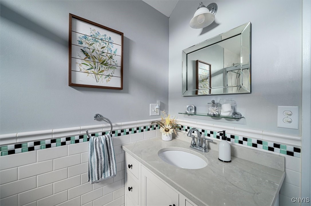 138 E Noyes Boulevard, Vernon, New York image 30