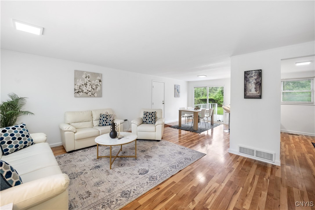 5962 Pony Lane, Cicero, New York image 4