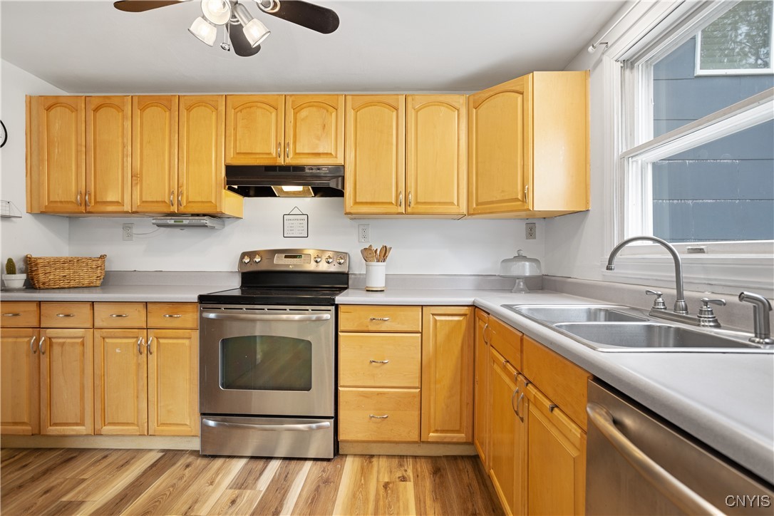 4229 Hunting Creek Drive, Clay, New York image 12