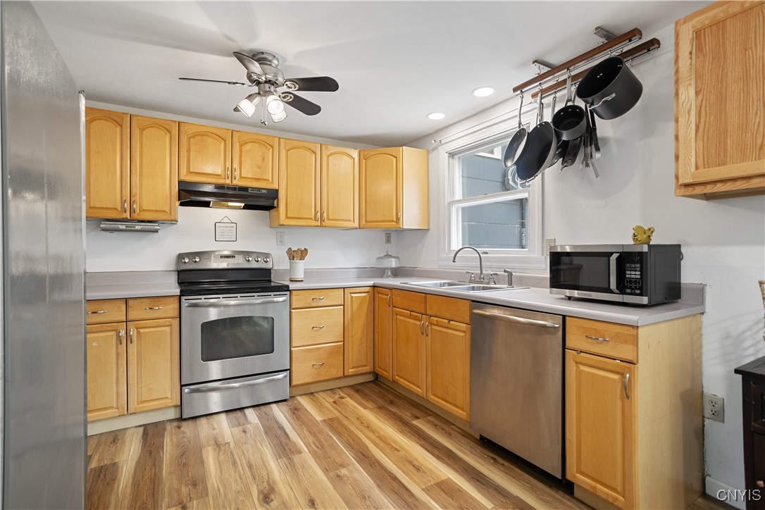 4229 Hunting Creek Drive, Clay, New York image 11