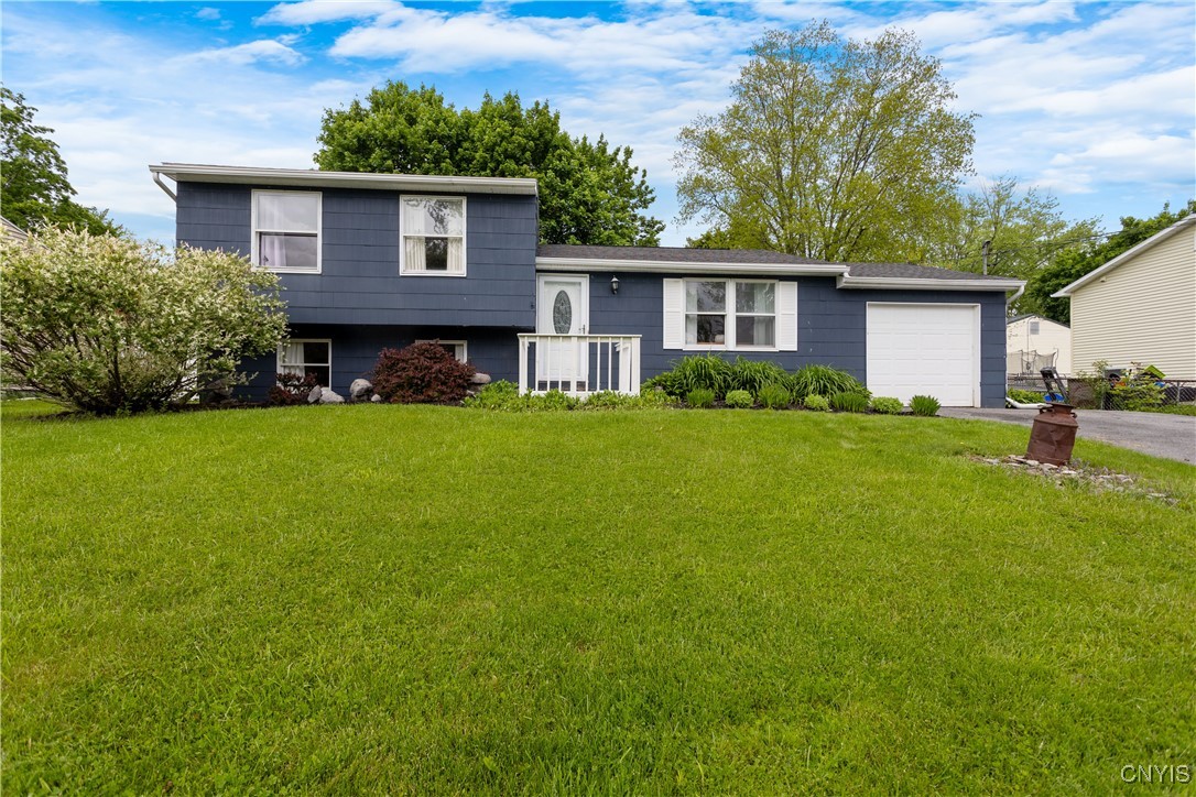 4229 Hunting Creek Drive, Clay, New York image 2