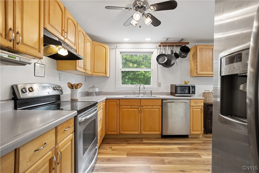 4229 Hunting Creek Drive, Clay, New York image 14
