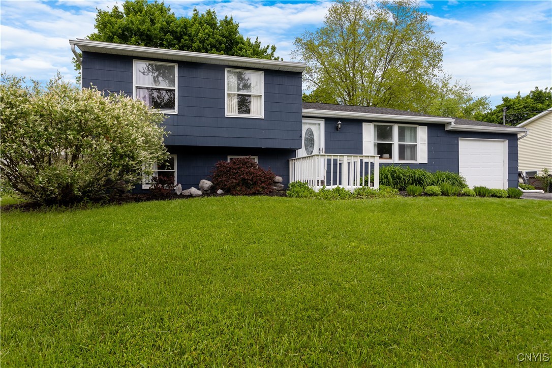 4229 Hunting Creek Drive, Clay, New York image 1