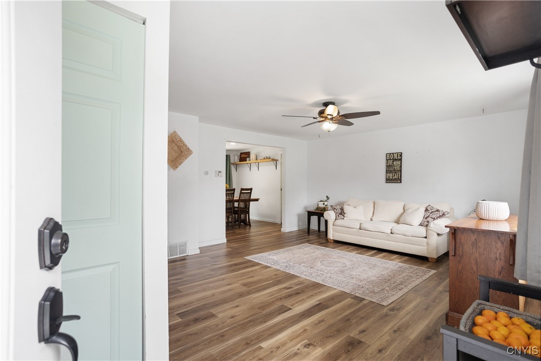 4229 Hunting Creek Drive, Clay, New York image 6