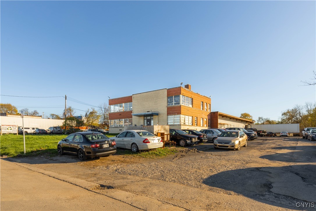 17 Dippold Avenue