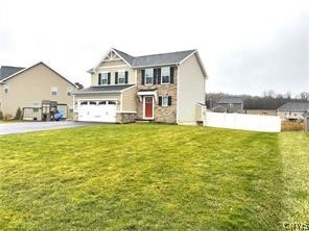 Photo of 113 Weeping Willow Way, Camillus, NY 13031 (MLS # S1661272)