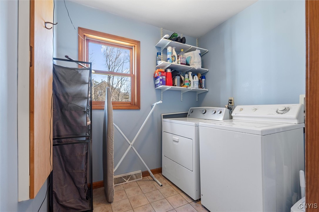 7698 Foxtail Pnes, Clay, New York image 15