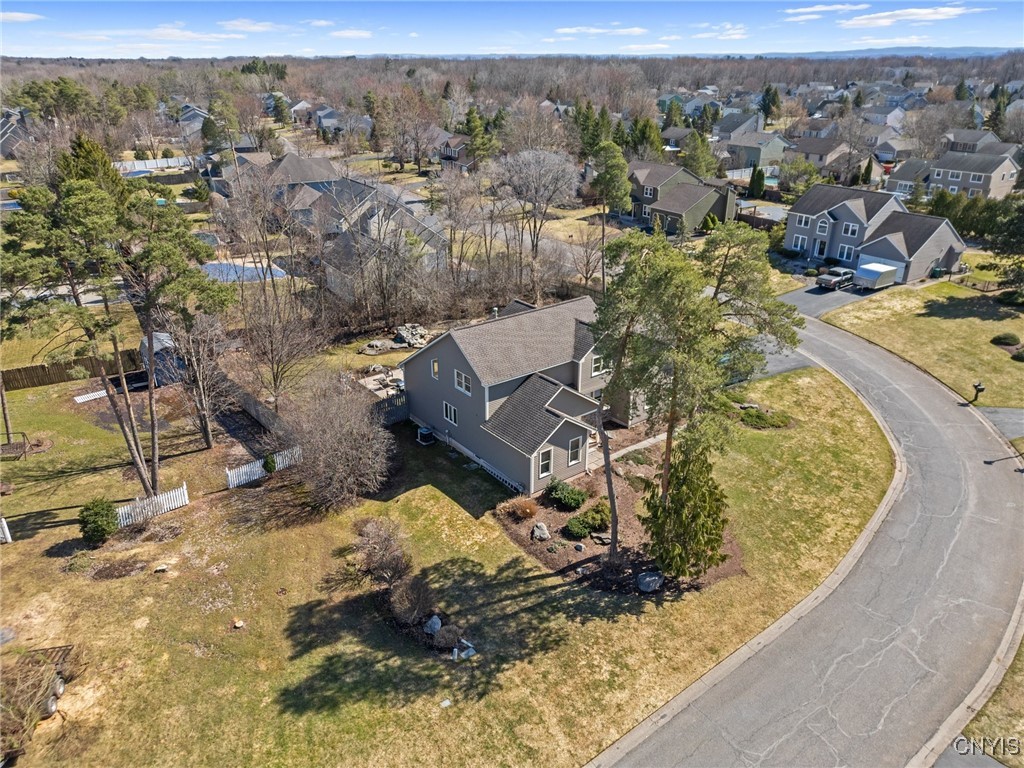 7698 Foxtail Pnes, Clay, New York image 35