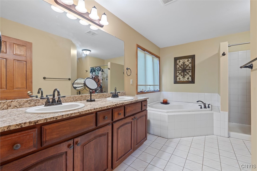 7698 Foxtail Pnes, Clay, New York image 18
