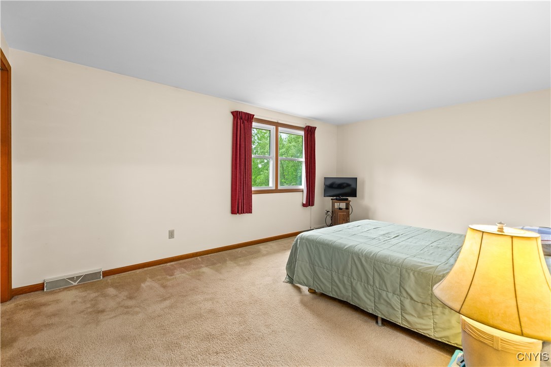 8322 Parker House Path, Cicero, New York image 21