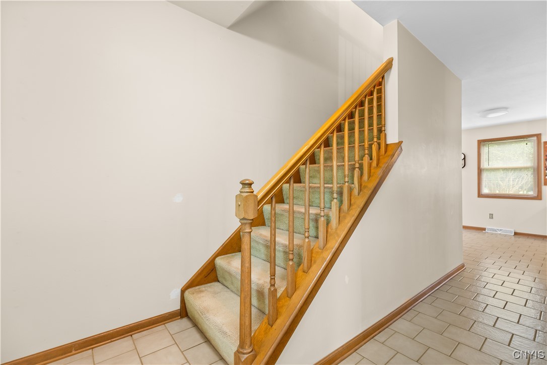 8322 Parker House Path, Cicero, New York image 18