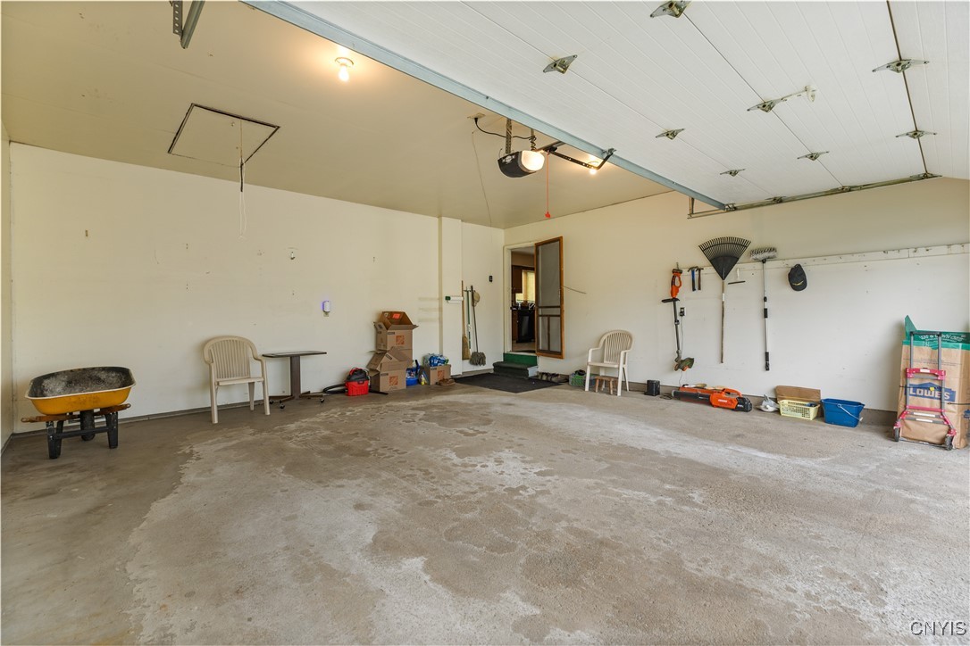 8322 Parker House Path, Cicero, New York image 27