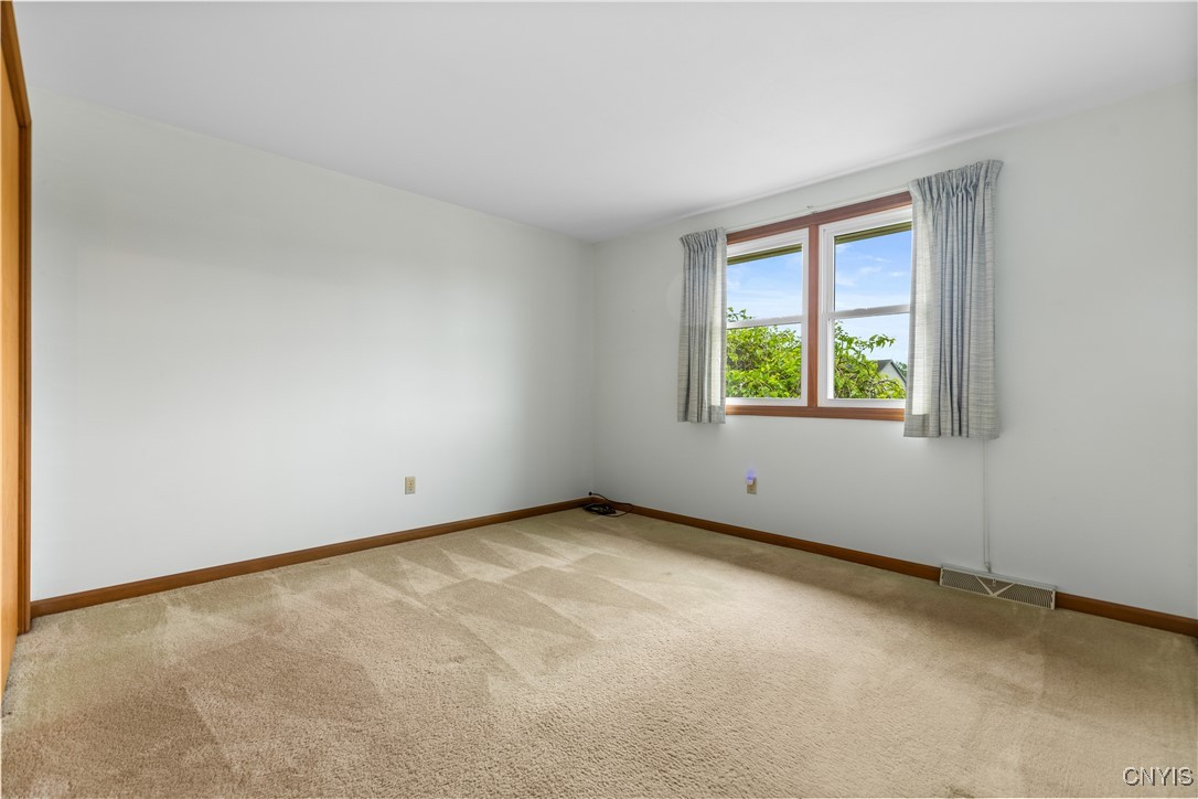 8322 Parker House Path, Cicero, New York image 25