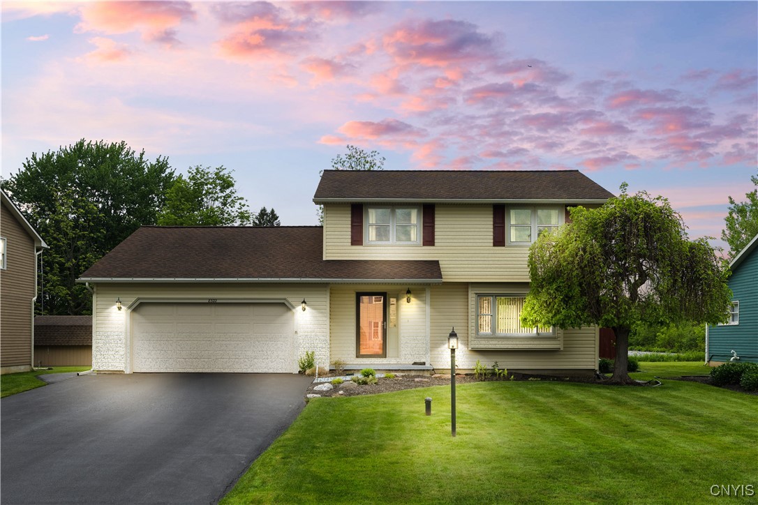8322 Parker House Path, Cicero, New York image 1