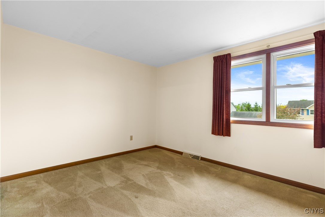 8322 Parker House Path, Cicero, New York image 23