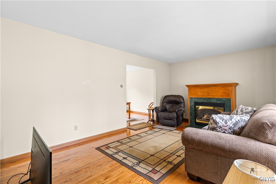 8322 Parker House Path, Cicero, New York image 5