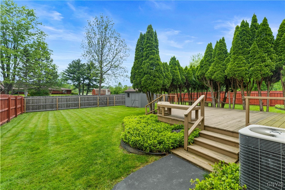 8322 Parker House Path, Cicero, New York image 31