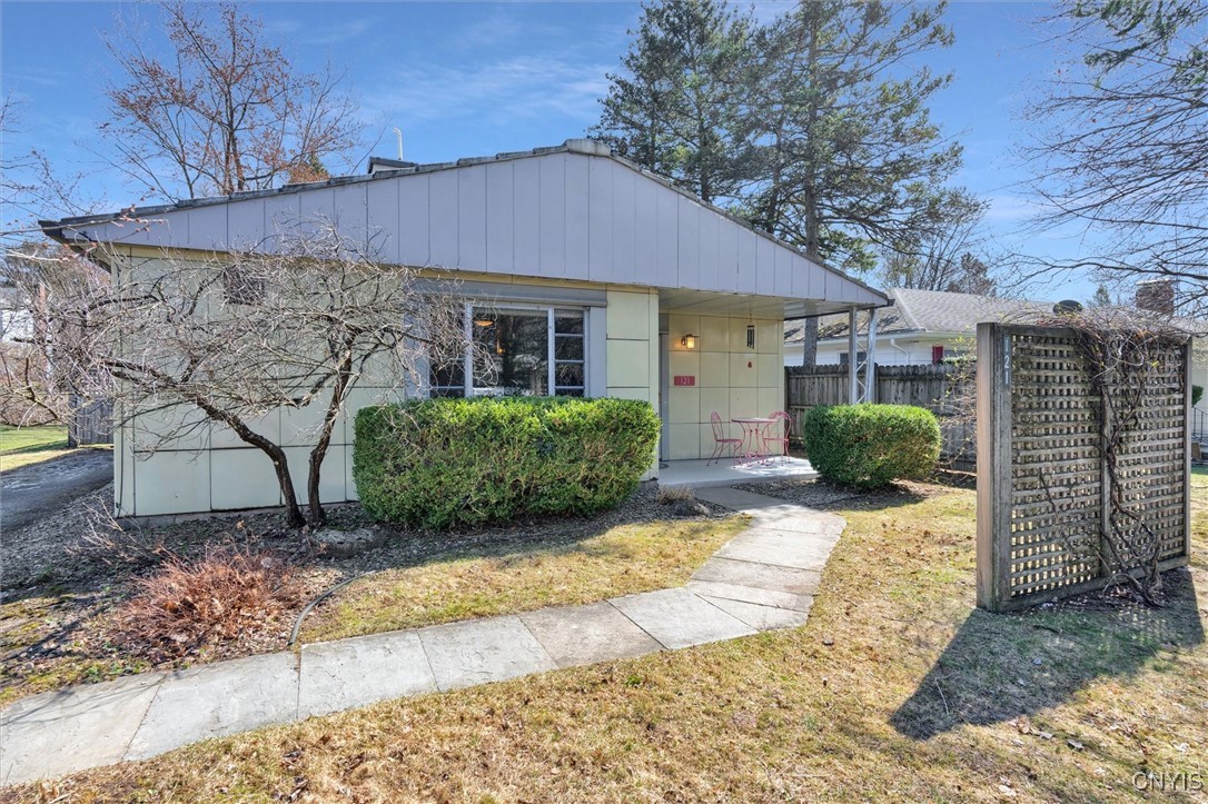 121 Manor Drive, Syracuse, New York image 1