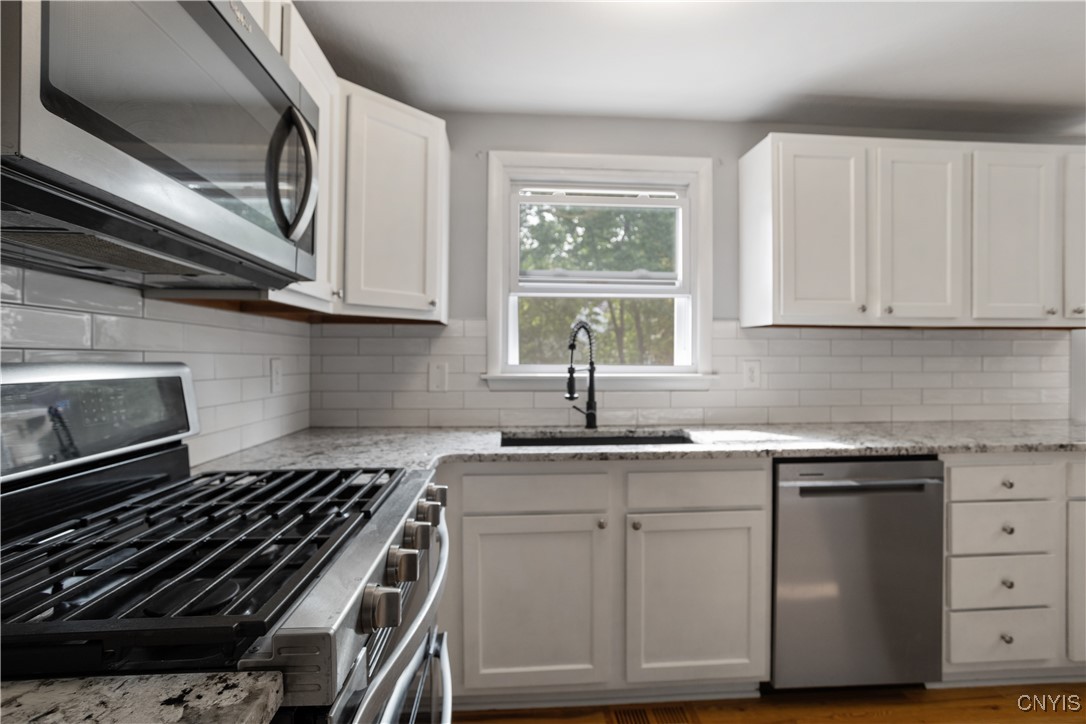 7991 Nutmeg Lane, Clay, New York image 8