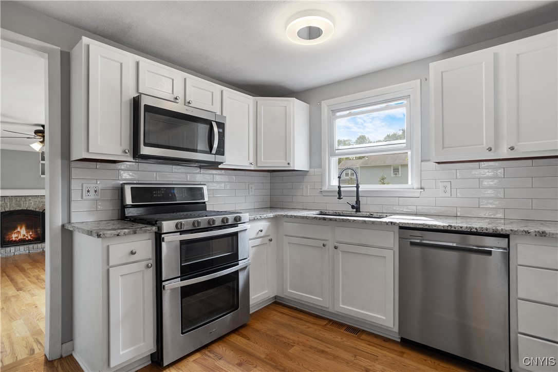 7991 Nutmeg Lane, Clay, New York image 6