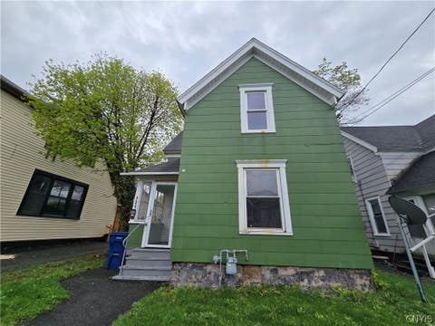 Homes For Rent - 121 W End Drive<br/> Syracuse, NY 13204