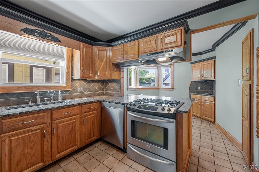 134 Clifton Place, Syracuse, New York image 17