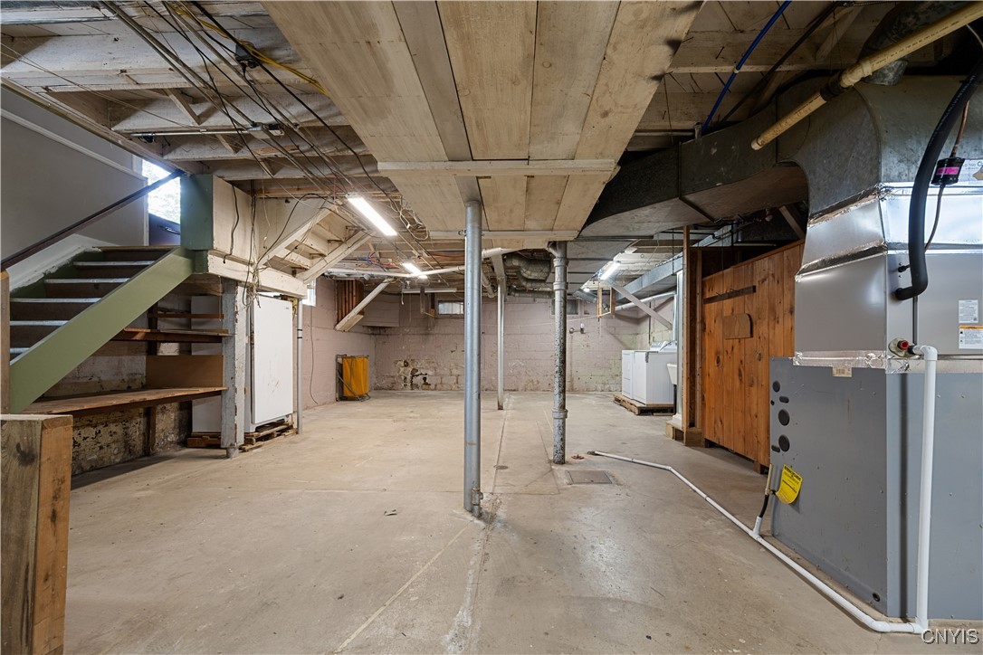134 Clifton Place, Syracuse, New York image 36