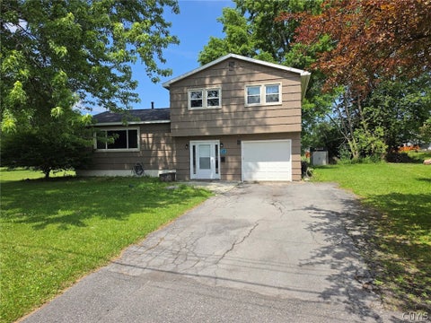 Homes For Sale - 17 Hummingbird Path Path<br/> Onondaga County, Clay, NY 13090