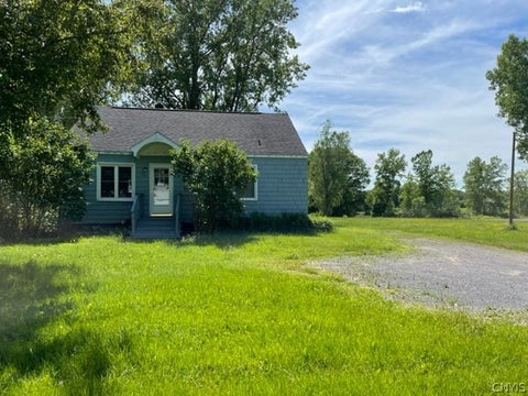 Photo of 199 County Route 57, Schroeppel, NY 13135 (MLS # S1725920)