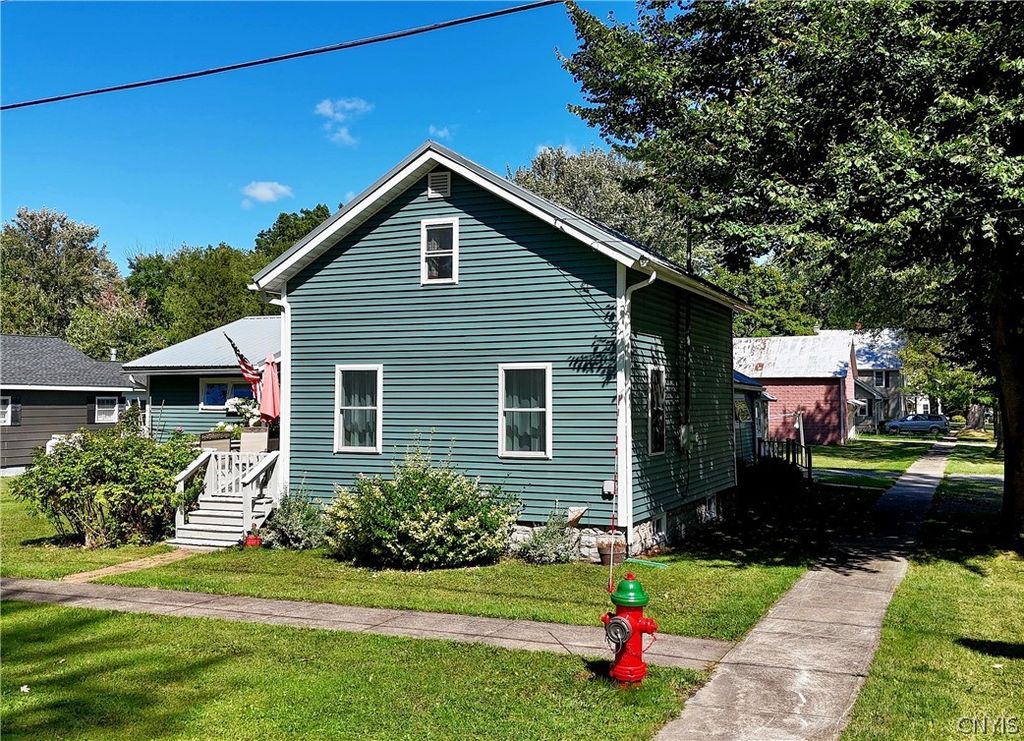 Photo of 283 W Joseph Street, Cape Vincent, NY 13618 (MLS # S1673344)