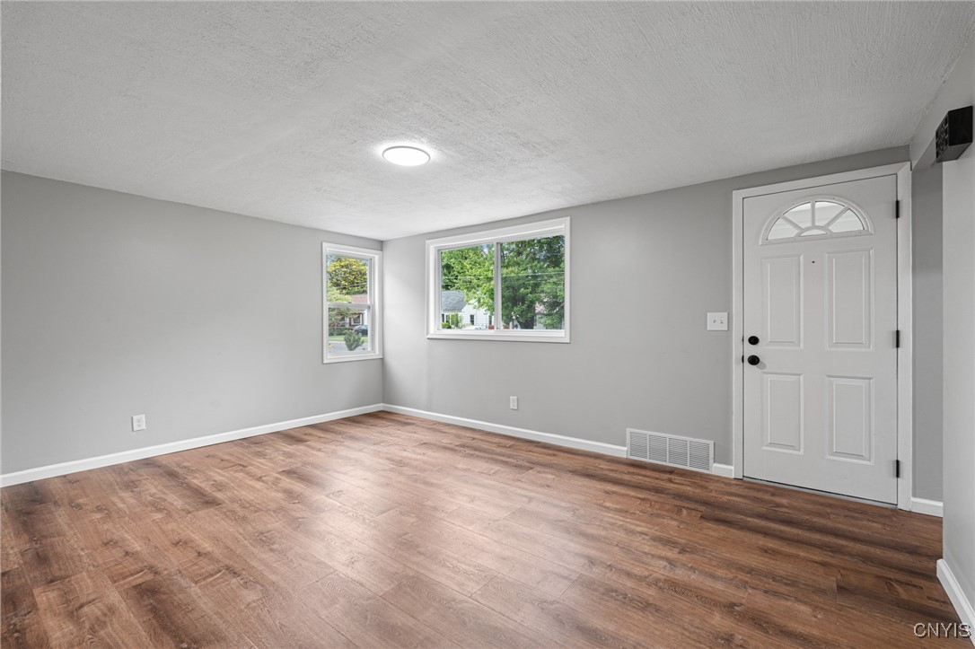 120 Van Mara Drive, Cicero, New York image 30