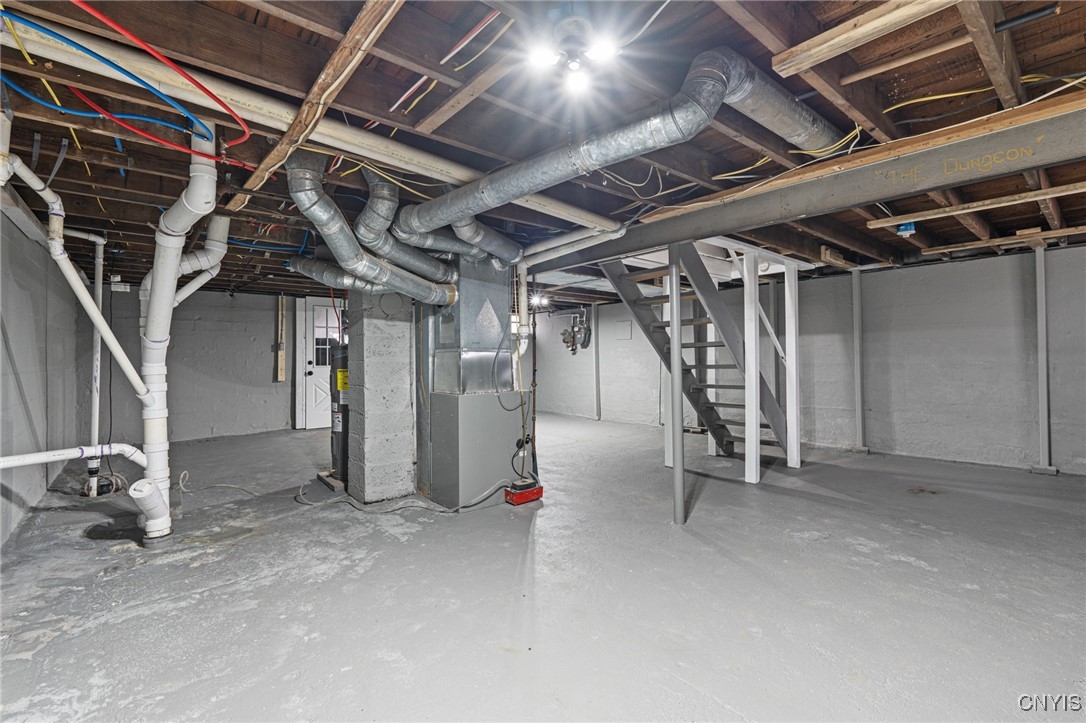 120 Van Mara Drive, Cicero, New York image 39