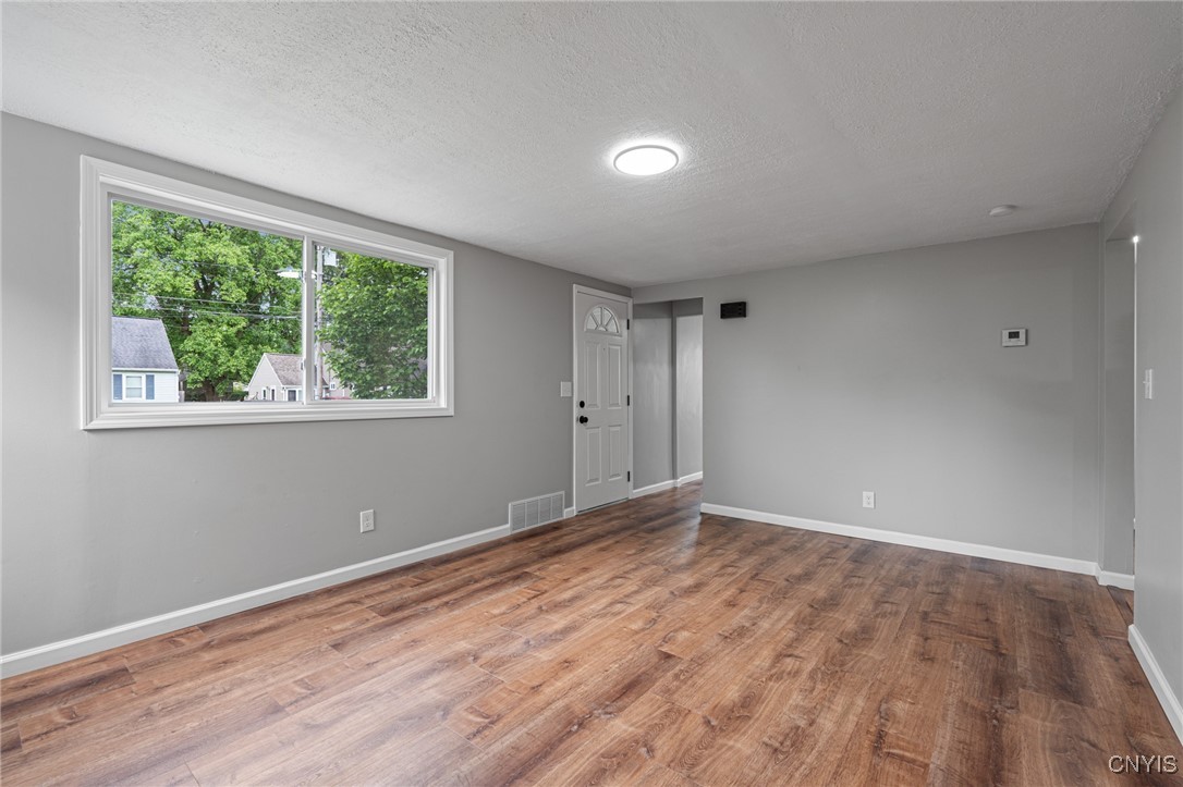 120 Van Mara Drive, Cicero, New York image 29