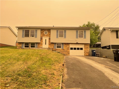 Photo of 820 Northway Street, Syracuse, NY 13224 (MLS # S1699873)