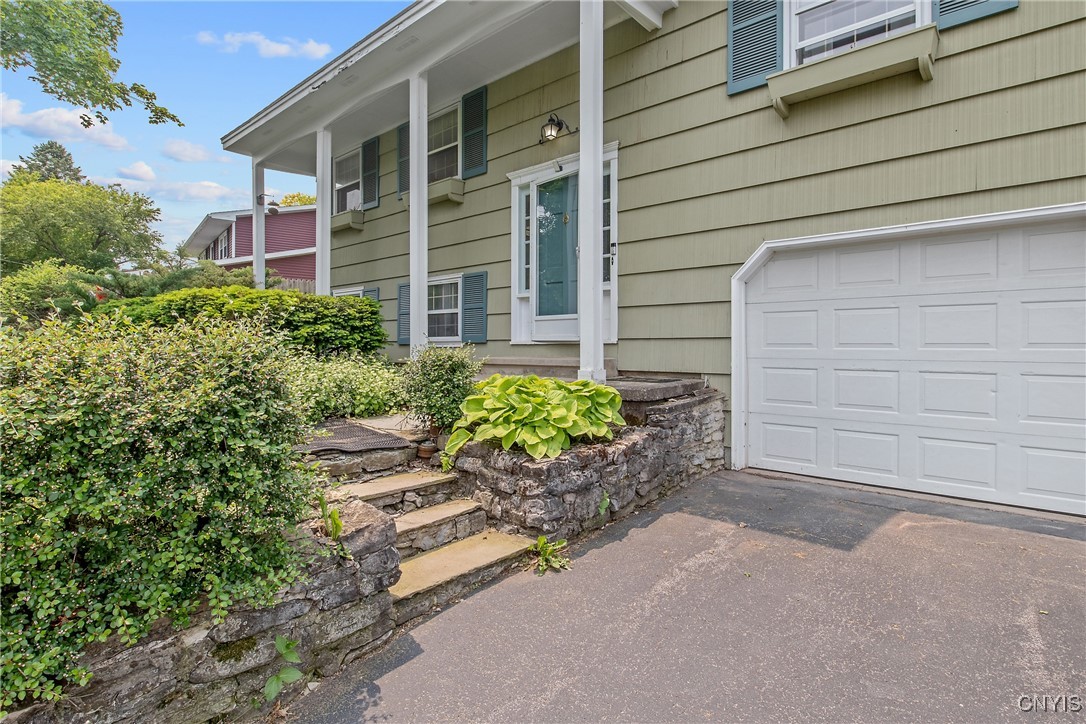 4575 Meadowridge Road, Manlius, New York image 3