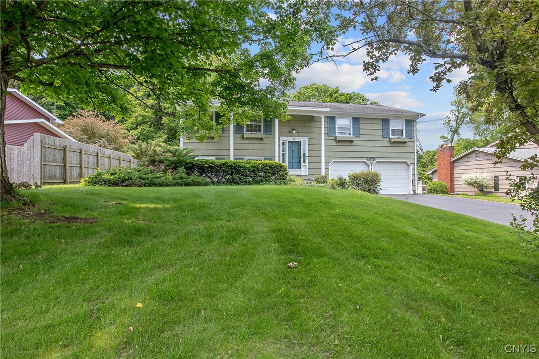 4575 Meadowridge Road, Manlius, New York image 1