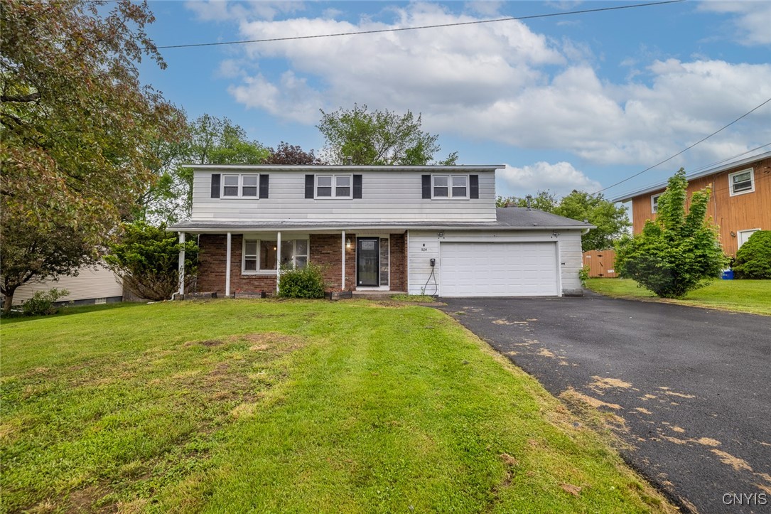 7634 Anne Terrace, Clay, New York image 1