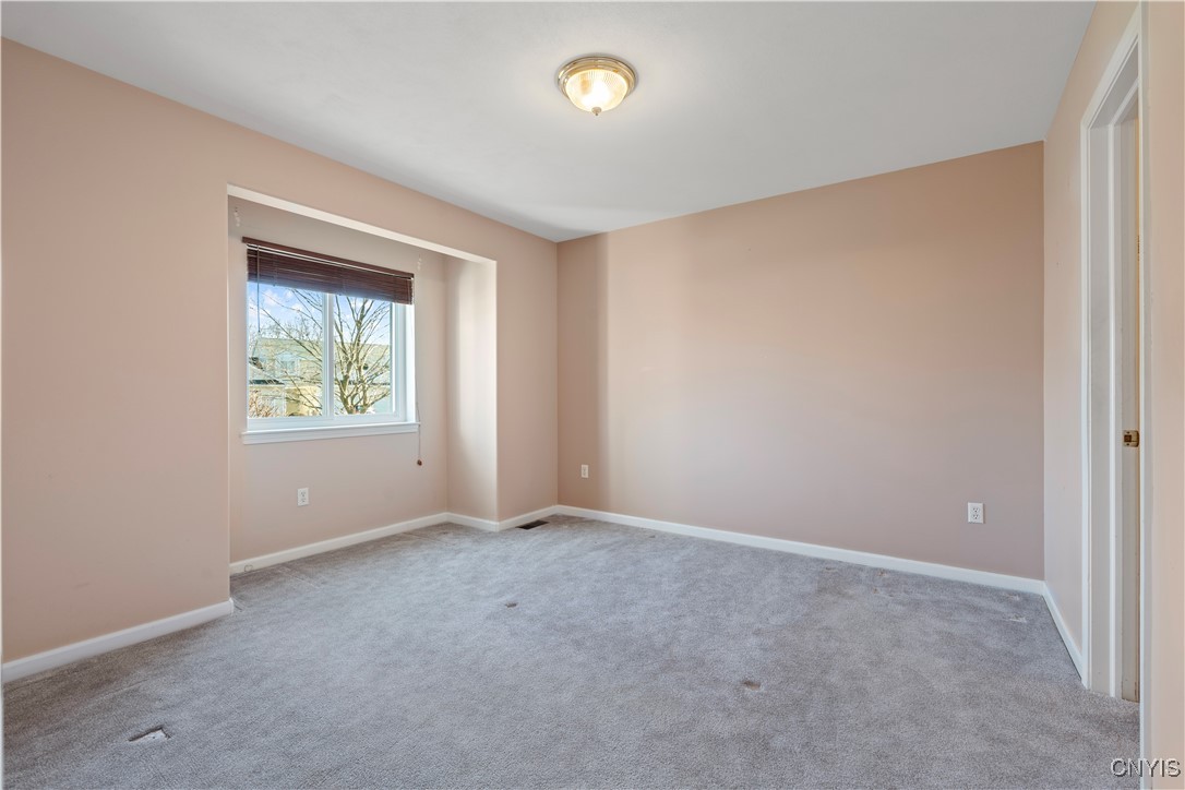 404 Timber Ridge Drive, Camillus, New York image 22