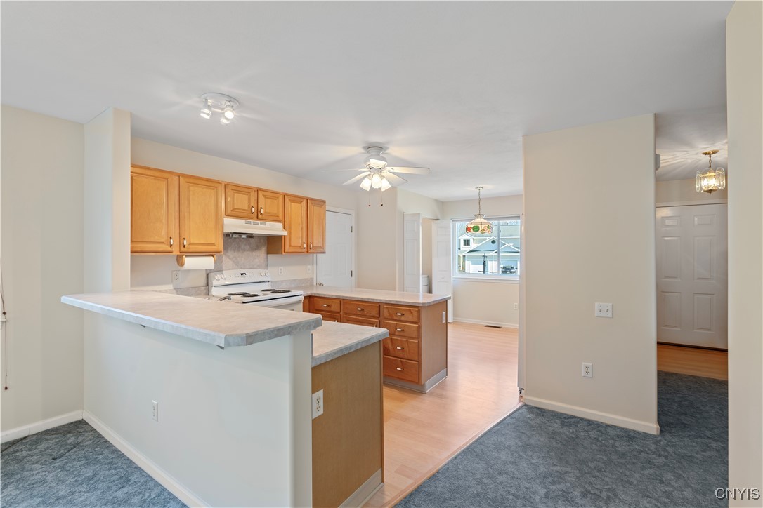404 Timber Ridge Drive, Camillus, New York image 8