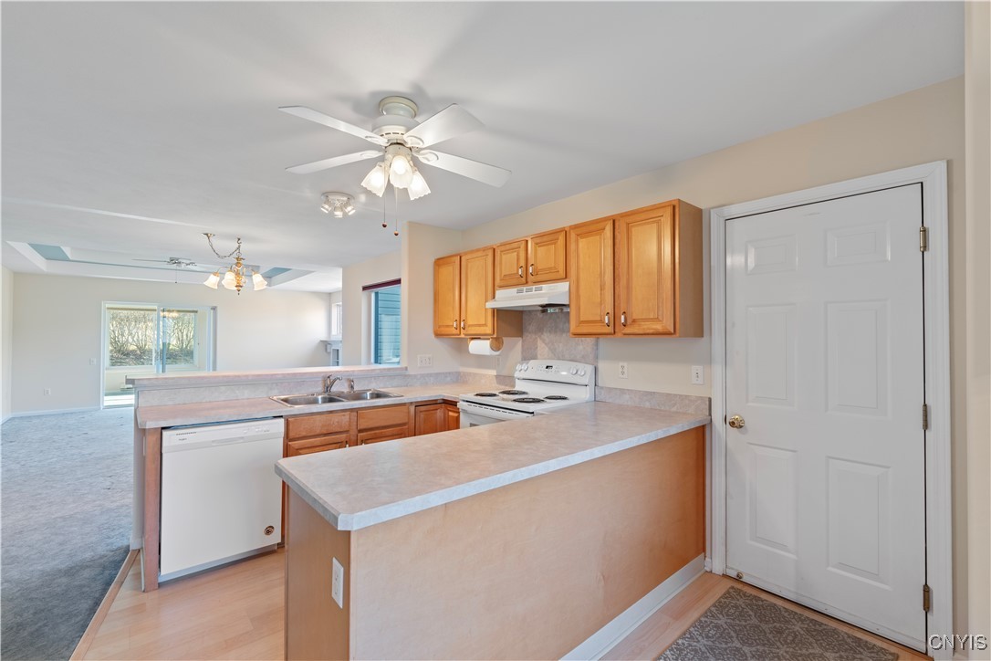 404 Timber Ridge Drive, Camillus, New York image 12