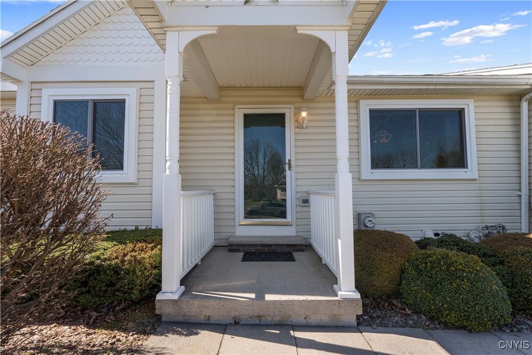 404 Timber Ridge Drive, Camillus, New York image 5