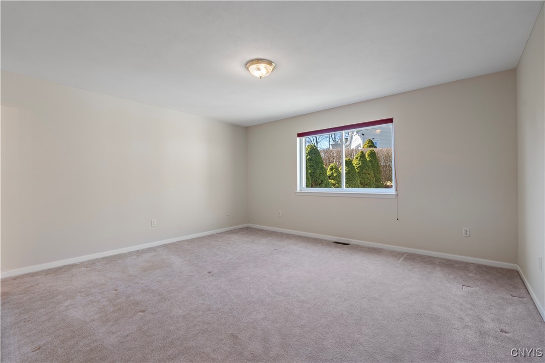 404 Timber Ridge Drive, Camillus, New York image 26