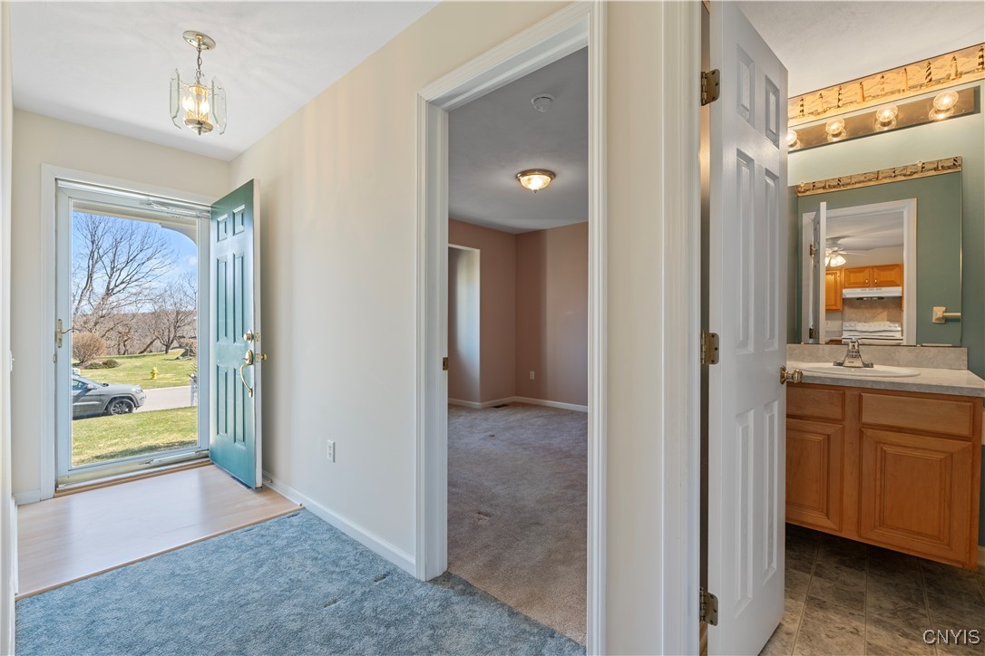 404 Timber Ridge Drive, Camillus, New York image 7