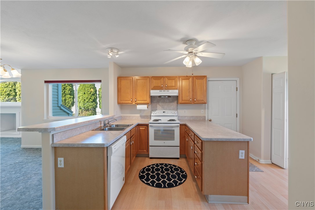 404 Timber Ridge Drive, Camillus, New York image 10